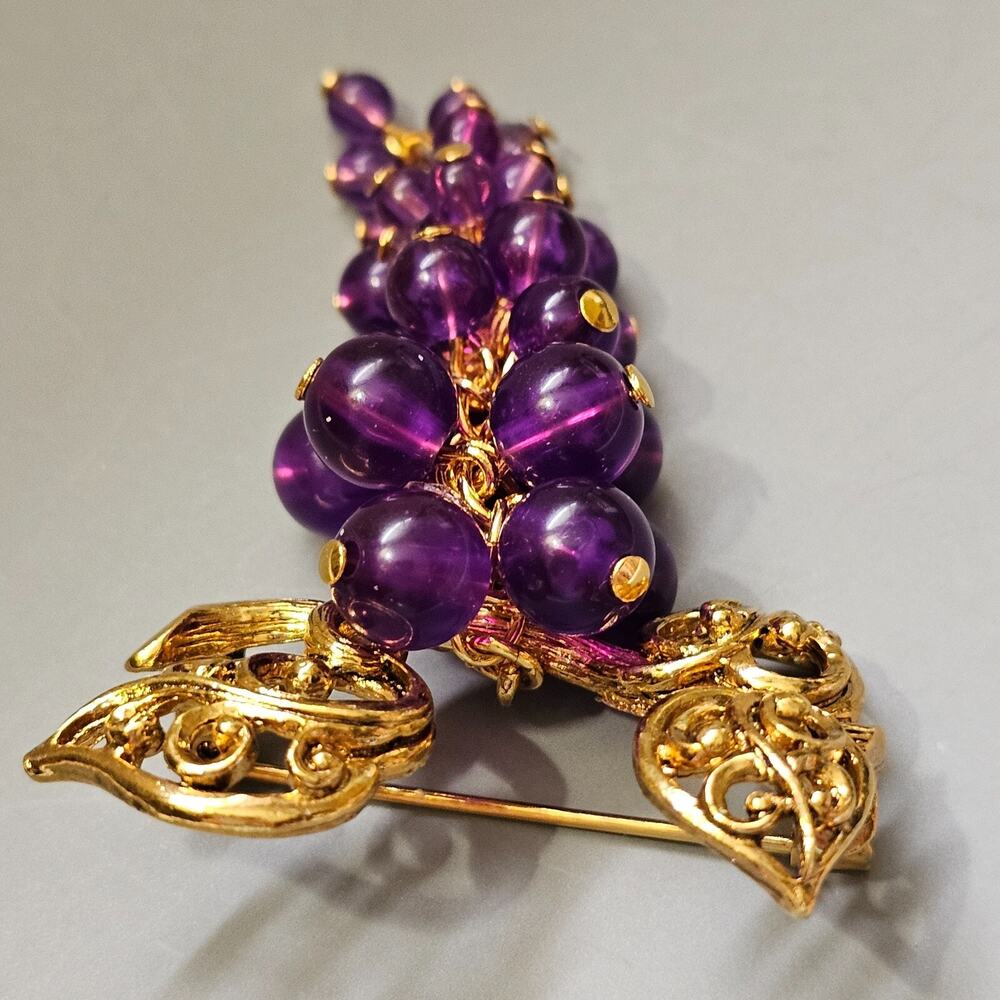 Avon FALL GRAPES Cluster Brooch Lapel Pin Goldtone 1993 Vintage - Picture 5 of 11